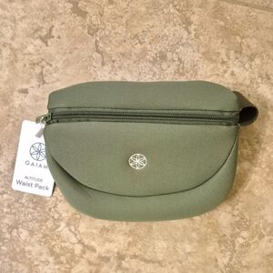 NWT Gaiam Green Neoprene Waist Pack